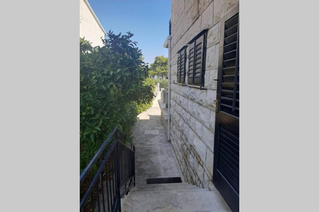 Giovanna - Spacious Lovely Apartment Supetar Exterior foto