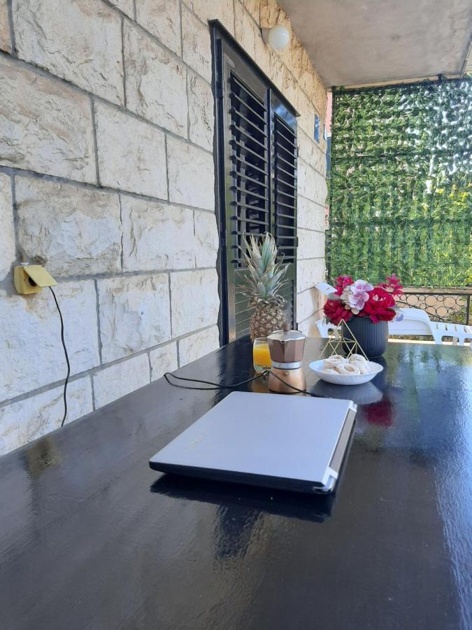 Giovanna - Spacious Lovely Apartment Supetar Exterior foto