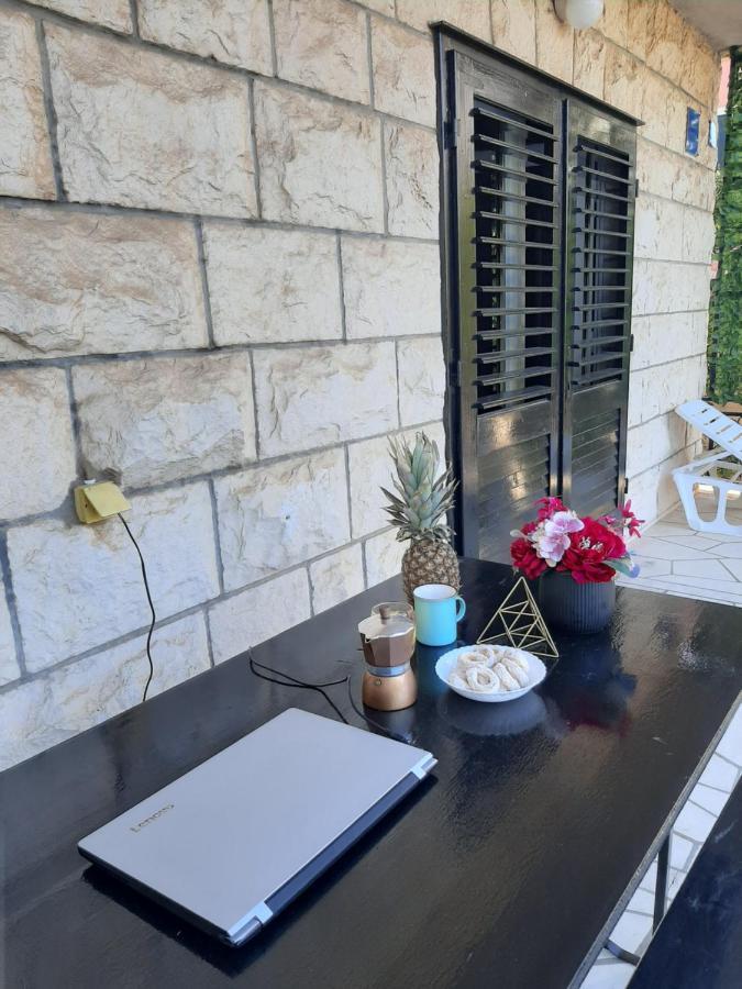 Giovanna - Spacious Lovely Apartment Supetar Exterior foto