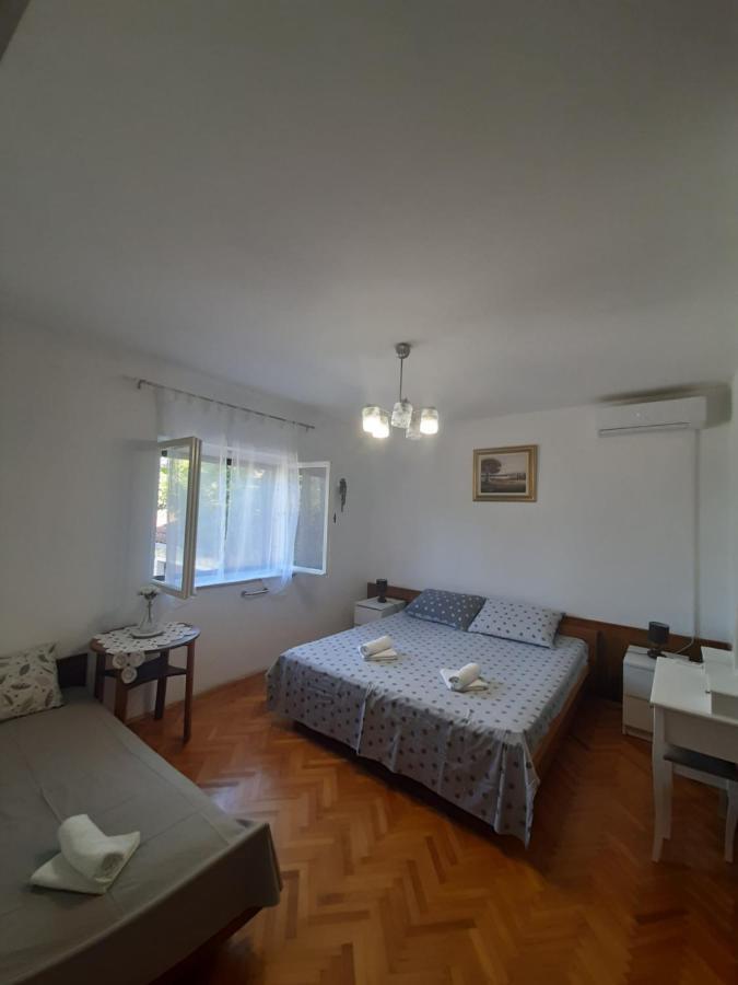 Giovanna - Spacious Lovely Apartment Supetar Exterior foto