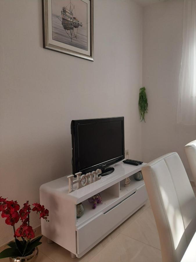 Giovanna - Spacious Lovely Apartment Supetar Exterior foto