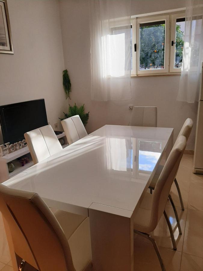 Giovanna - Spacious Lovely Apartment Supetar Exterior foto